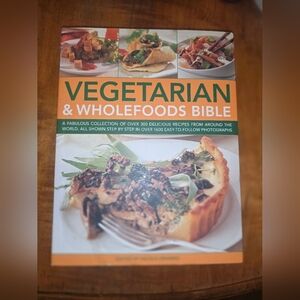 Vegetarian & Wholefoods Bible: A Fabulous Collection of Over 300 Delicious...
